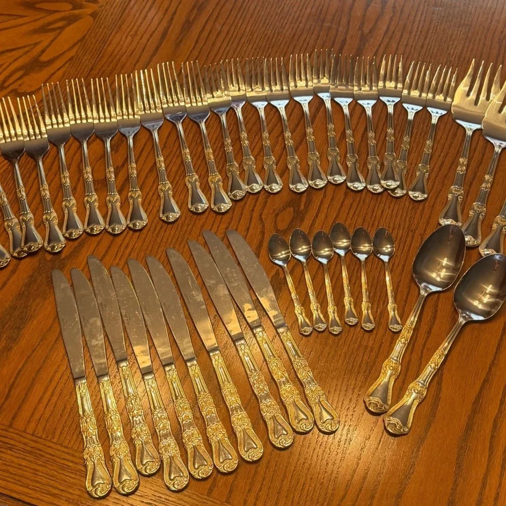 Churchill Accented Stainless Flatware Set 44 Piece Scroll Filigree Silverware